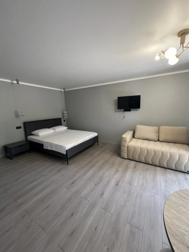 Studiya na Beregu Morya Flat