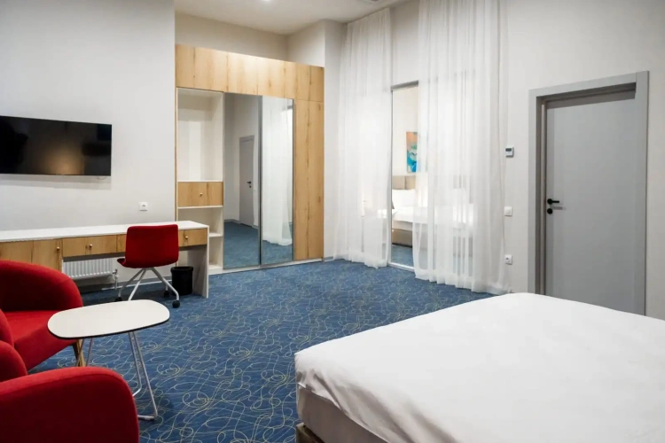Quadruple Family Suite