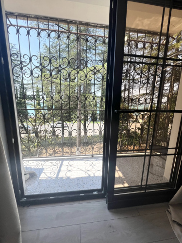Studiya na Beregu Morya Flat