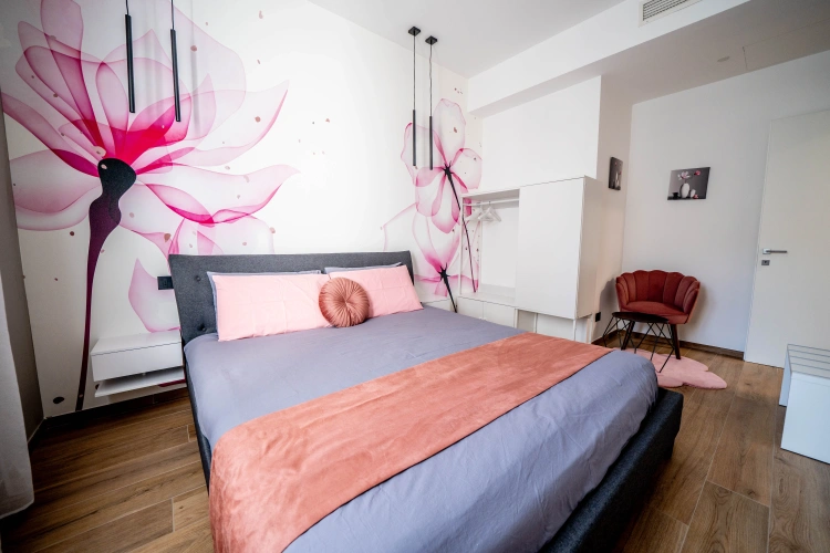 2 Bedrooms Apartment with courtyard view