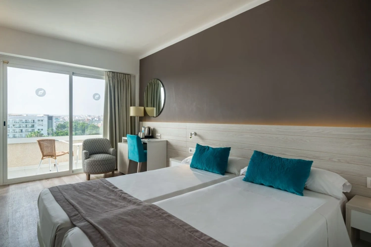 Twin room with balcony