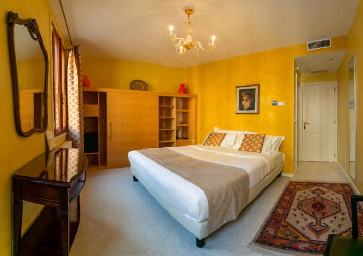 Classic Double room with city view