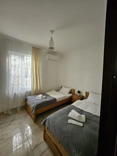Standard Twin room with courtyard view