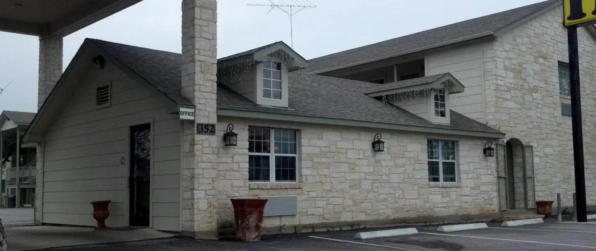 Cedar Creek Inn Hotel