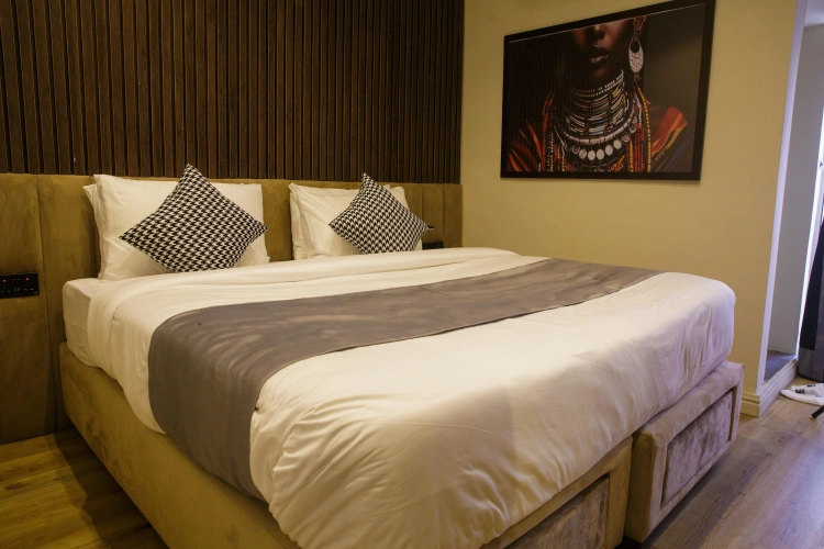 Deluxe room with balcony and with city view