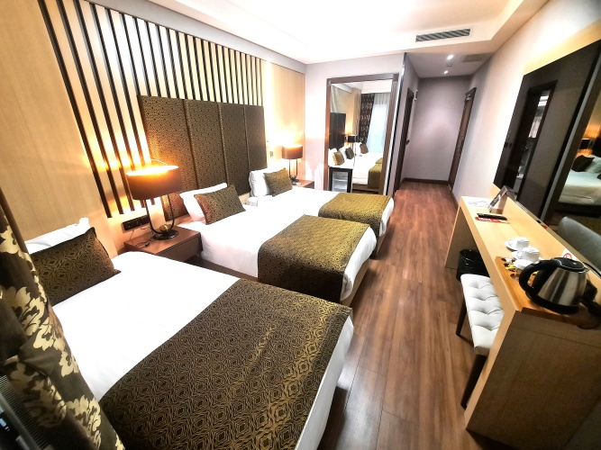 Superior Triple room with city view