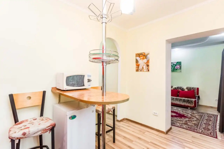 Na Ulitse Kazhymukana Flat