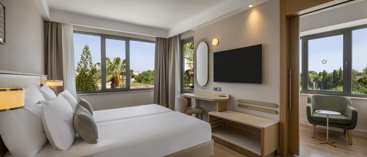 Double Suite with balcony and with land view
