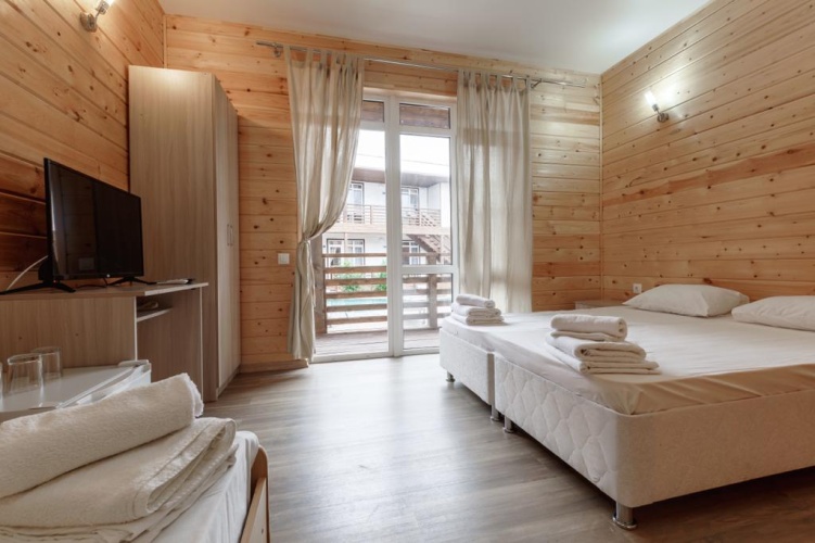 Standard Triple room