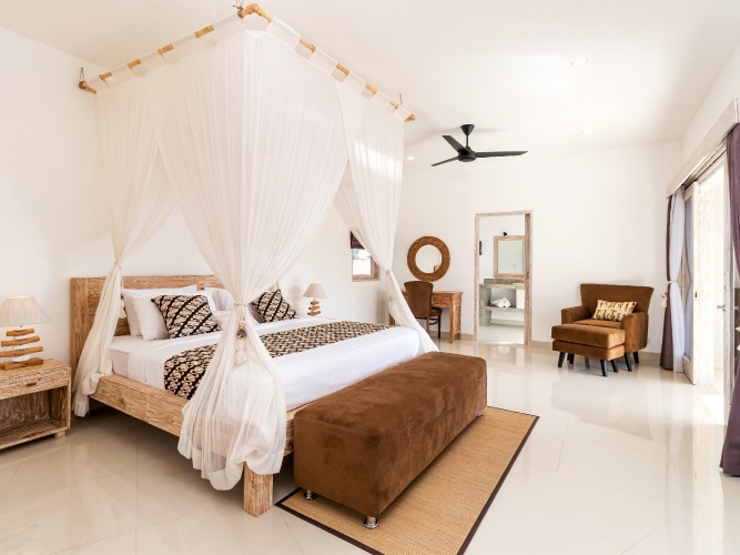 4 Bedrooms Villa with balcony