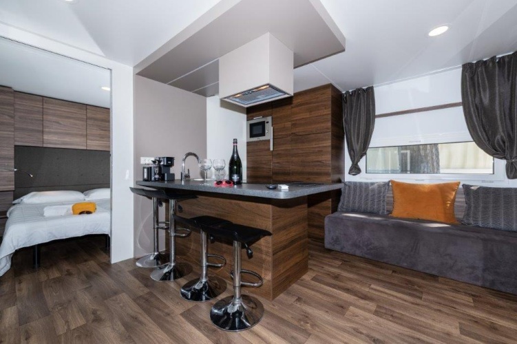 Mirror Suite 2