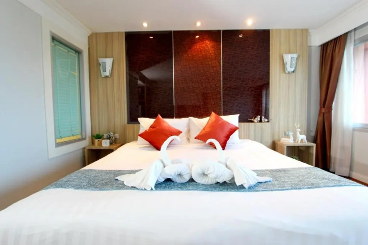 Deluxe Double room with city view