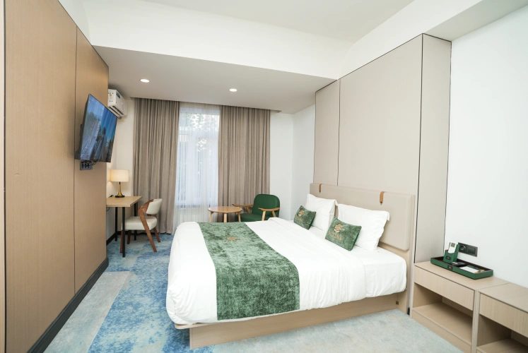Suite with city view