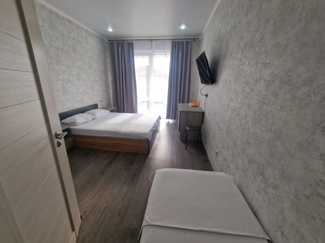 Standard Triple room with courtyard view