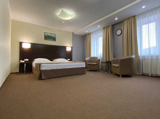 Двухместный полулюкс Standard с балконом и с красивым видом из окна двуспальная кровать