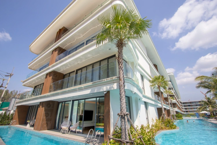 2 Bedrooms Comfort Apartment with balcony and with pool view