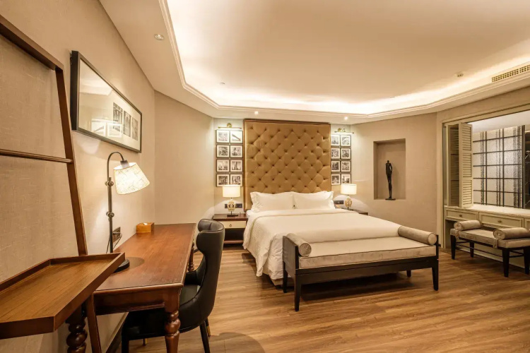 Luxury Double Suite with city view