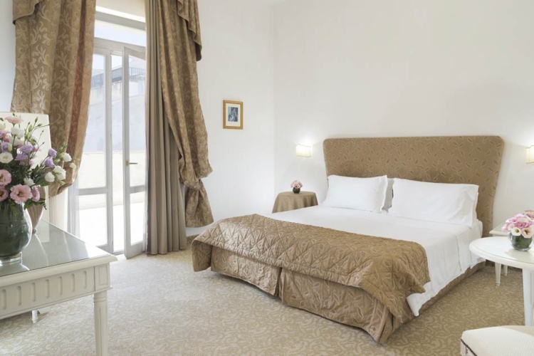 Deluxe room with sea view