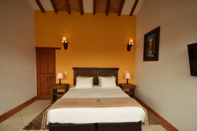 Standard Triple room