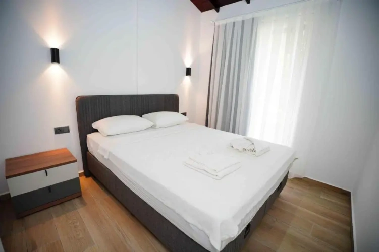 2 Bedrooms Bungalow with balcony and with garden view