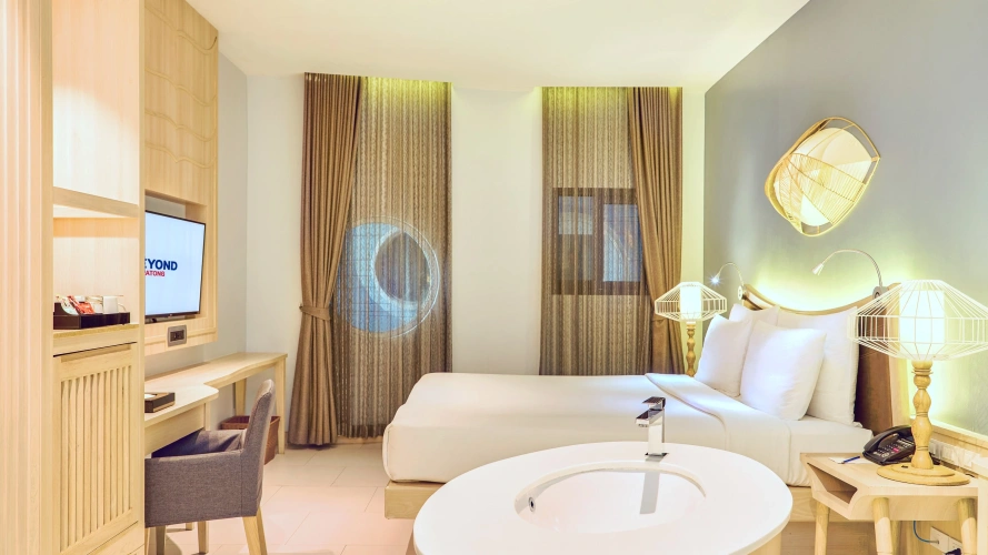 Superior Double room with balcony and with city view