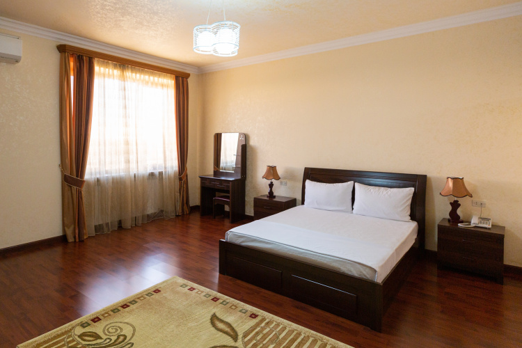 La Defense Yerevan Hotel