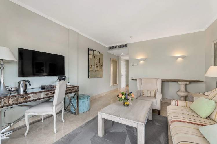 All About Villa Puente Romano