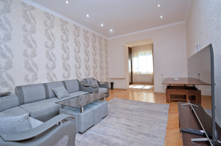 Na Amiryana 13 Apartments