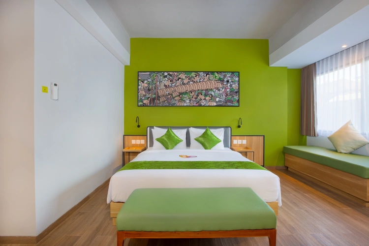 Deluxe room with balcony and with city view