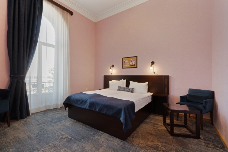 Standard Double room with city view