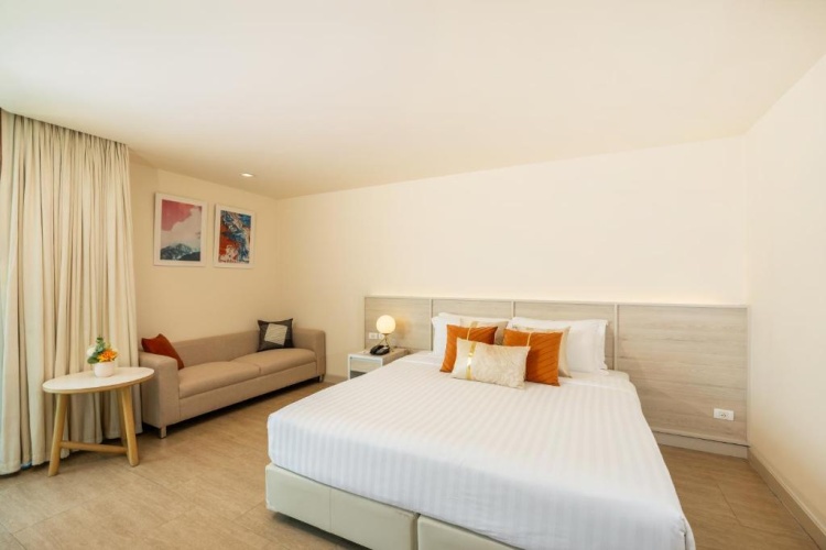 Deluxe Double room with city view