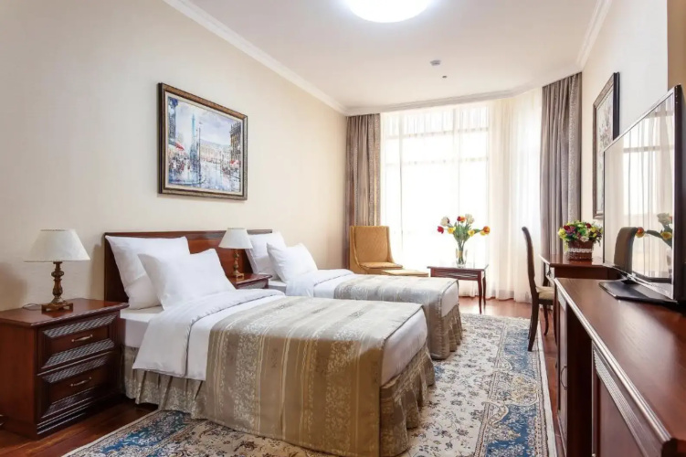 Alanda Hotel
