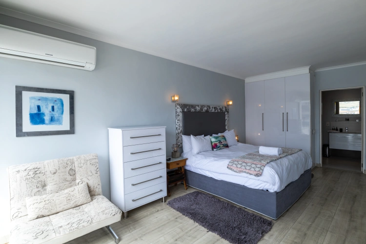 1 Bedroom Apartment with balcony and with city view