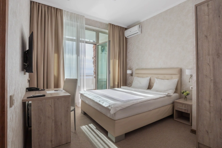 2 Bedrooms Family room with balcony and with sea view