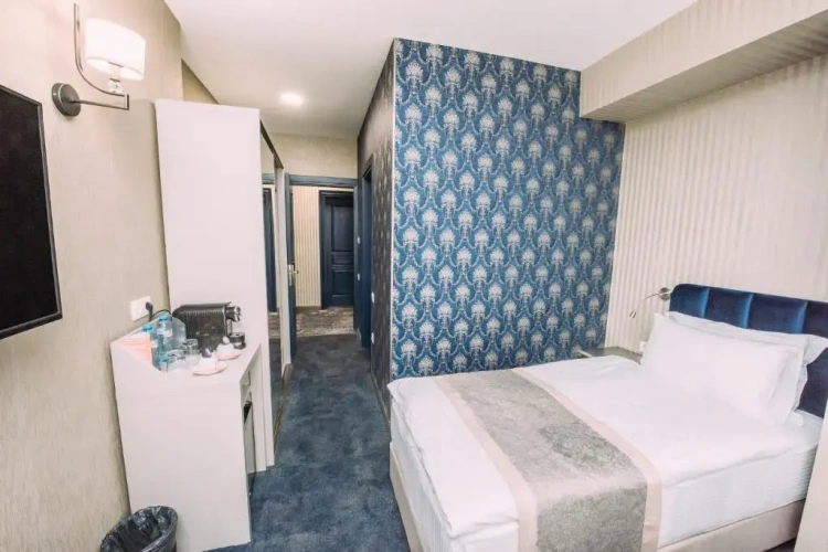 Deluxe Twin room with pool view