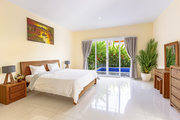 4 Bedrooms Villa with balcony