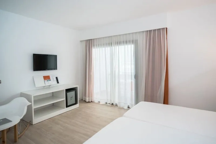 Superior Twin room with balcony and with sea view