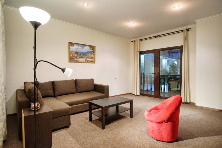 2-room Family room