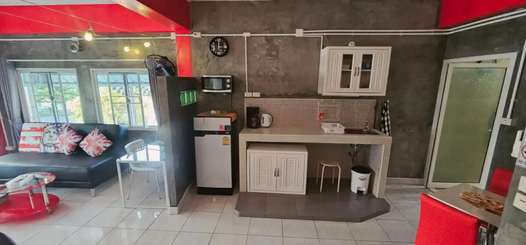 Suites & Gym Karon Apartments