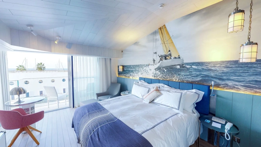 Standard Double room with partial sea view