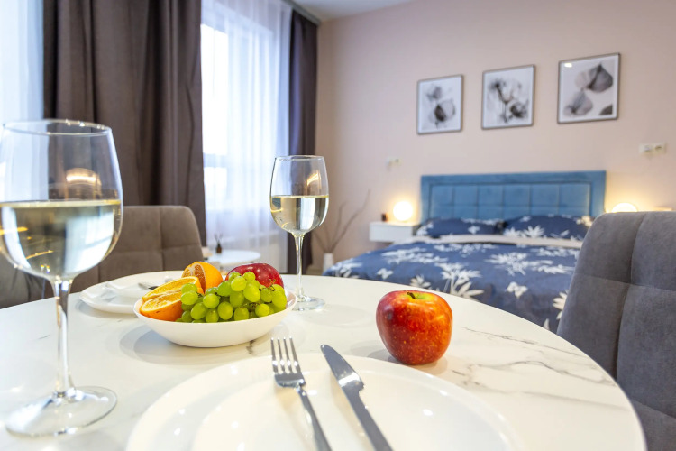 Фотография номера квартиры Апартаменты LikeHome Life Спартак - Просторная Трехместная Студия с Кухней