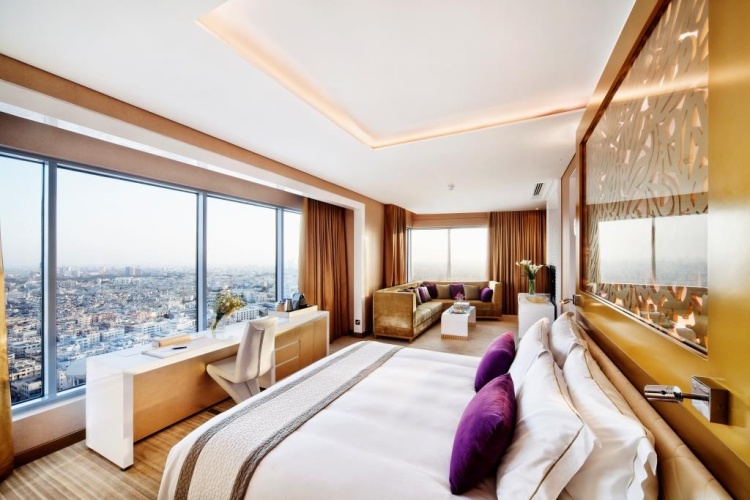 Executive Suite with city view
