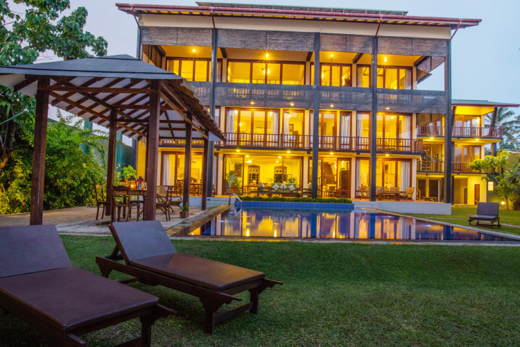 Sextuple Villa with balcony and with view
