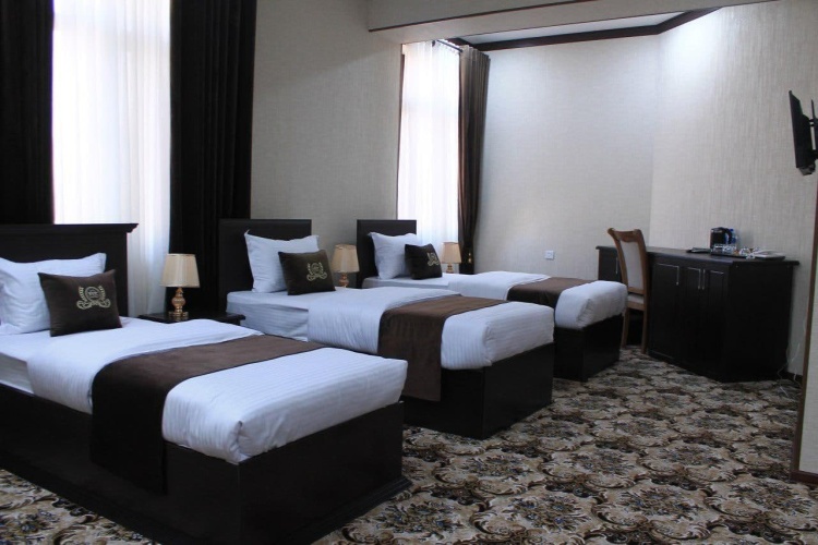 Standard Triple room with city view