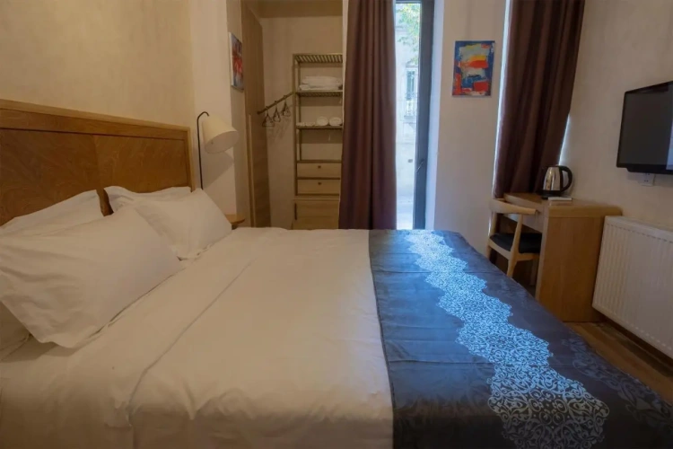 Economy room