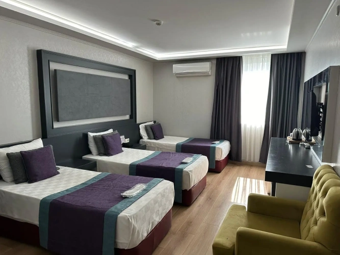 2 Bedrooms Standard Quadruple room with city view