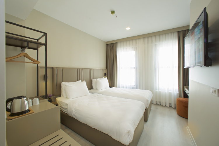Standard Twin room with city view