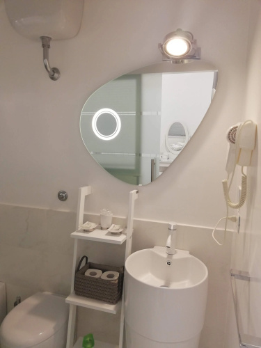 White Room Mini-Hotel