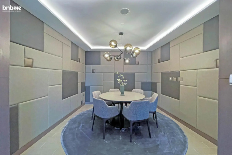 Bnbme, Opera Grand 2 BDR Apartments