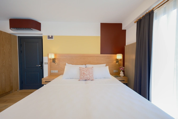Standard Double room with city view